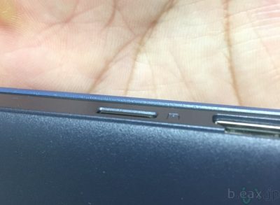VivoBook E203NA　MicroSDカードは完全に本体内に入る