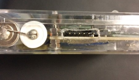 Arduinoベースに作り替えた気圧計、シリアルなどの端子がある