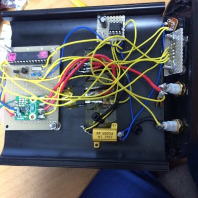 Arduinoベースのデジタル制御電子負荷装置の内部