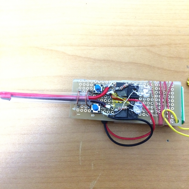 6P電池で動いてLEDで表示する静電気検出器を自作した