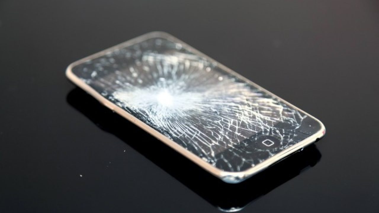 Iphone画面割れ予防対策と画面割れの修理値段はいくらか あつラボ