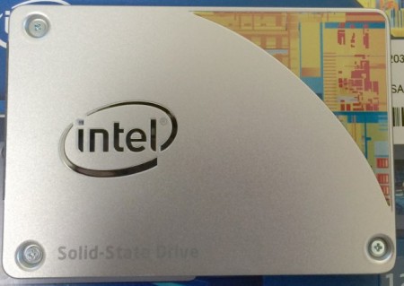 インテルのSSD・530シリーズ、SSDSC2BW120A4K5　本体