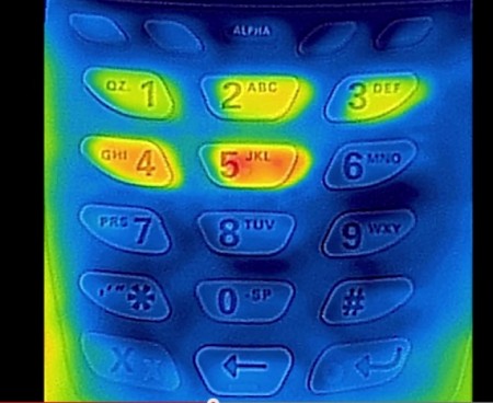サーモグラフィー化したiPhoneで見た暗証番号入力後のボタン